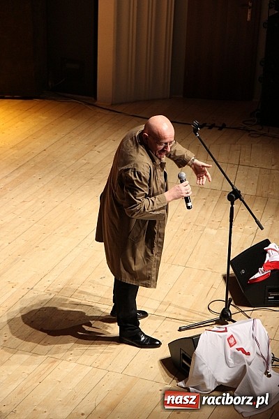 Zdjęcie w galerii na portalu naszraciborz.pl: Pełna sala śmiechu na Dańcu w RCK wiadomości z regionu