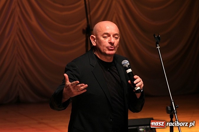 Zdjęcie w galerii na portalu naszraciborz.pl: Pełna sala śmiechu na Dańcu w RCK wiadomości z regionu