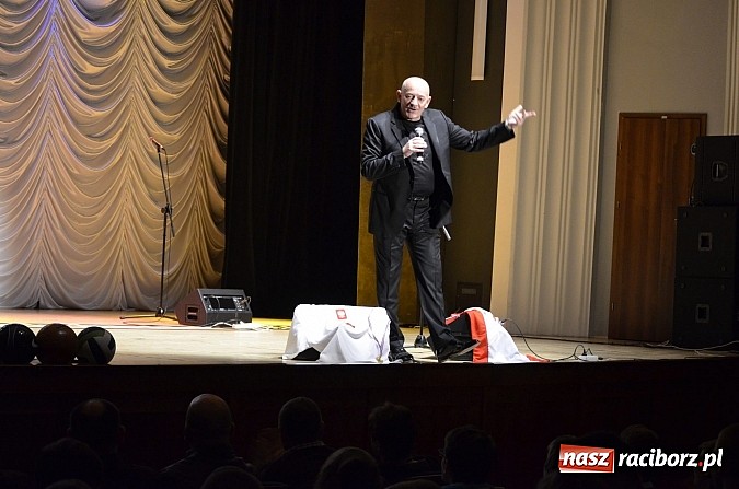 Zdjęcie w galerii na portalu naszraciborz.pl: Pełna sala śmiechu na Dańcu w RCK wiadomości z regionu