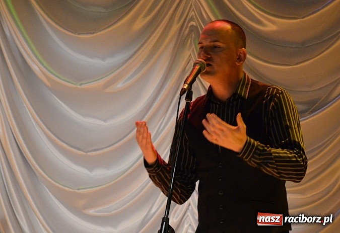 Zdjęcie w galerii na portalu naszraciborz.pl: Pełna sala śmiechu na Dańcu w RCK wiadomości z regionu