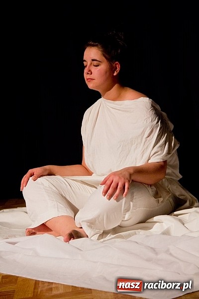 Zdjęcie w galerii na portalu naszraciborz.pl: Wieczór premier na scenie MDK-u wiadomości z regionu