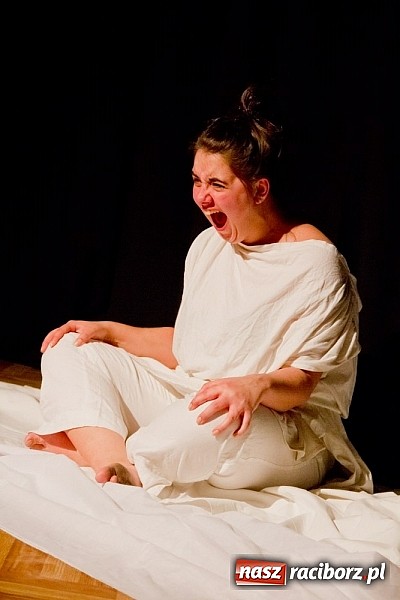 Zdjęcie w galerii na portalu naszraciborz.pl: Wieczór premier na scenie MDK-u wiadomości z regionu