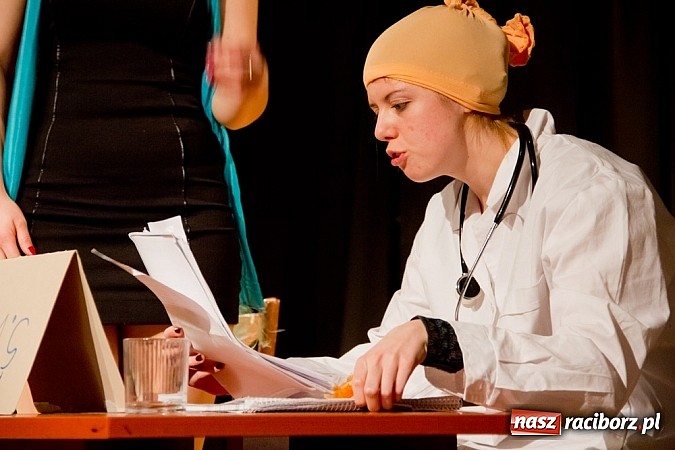 Zdjęcie w galerii na portalu naszraciborz.pl: Wieczór premier na scenie MDK-u wiadomości z regionu