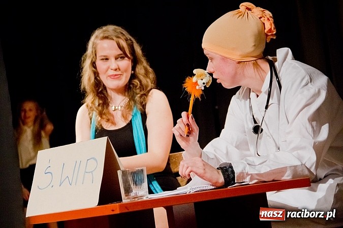 Zdjęcie w galerii na portalu naszraciborz.pl: Wieczór premier na scenie MDK-u wiadomości z regionu