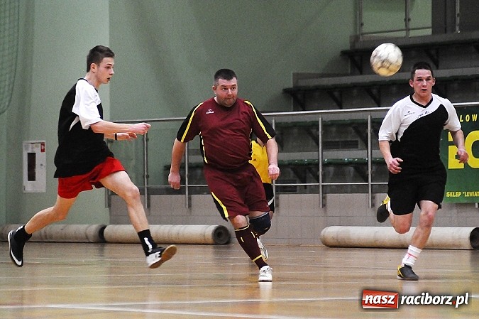 Zdjęcie w galerii na portalu naszraciborz.pl: Niespodzianka w HLPN. Hyrbud popsuł plany Pokryciom wiadomości z regionu