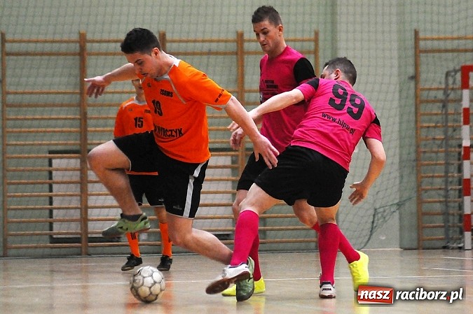 Zdjęcie w galerii na portalu naszraciborz.pl: Niespodzianka w HLPN. Hyrbud popsuł plany Pokryciom wiadomości z regionu