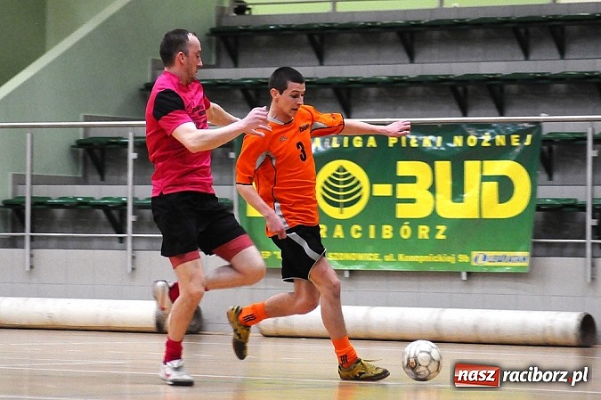 Zdjęcie w galerii na portalu naszraciborz.pl: Niespodzianka w HLPN. Hyrbud popsuł plany Pokryciom wiadomości z regionu