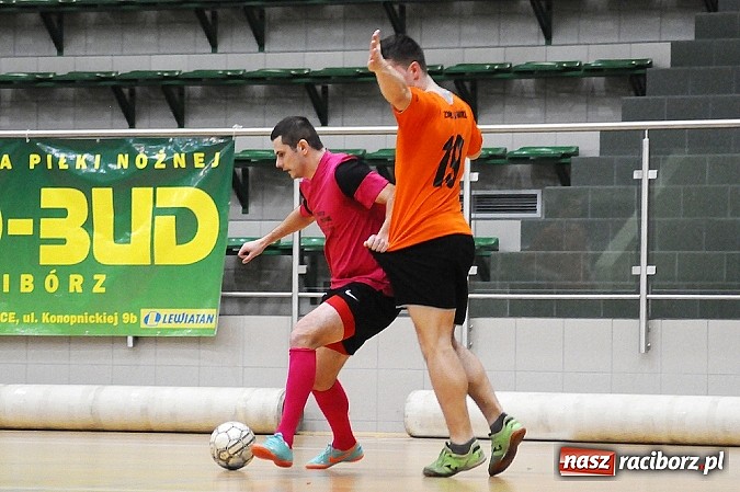 Zdjęcie w galerii na portalu naszraciborz.pl: Niespodzianka w HLPN. Hyrbud popsuł plany Pokryciom wiadomości z regionu