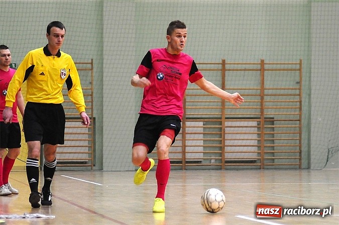 Zdjęcie w galerii na portalu naszraciborz.pl: Niespodzianka w HLPN. Hyrbud popsuł plany Pokryciom wiadomości z regionu