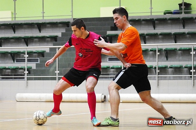Zdjęcie w galerii na portalu naszraciborz.pl: Niespodzianka w HLPN. Hyrbud popsuł plany Pokryciom wiadomości z regionu