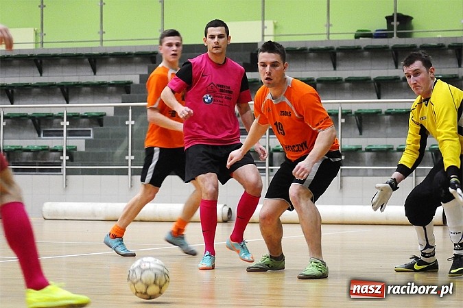 Zdjęcie w galerii na portalu naszraciborz.pl: Niespodzianka w HLPN. Hyrbud popsuł plany Pokryciom wiadomości z regionu