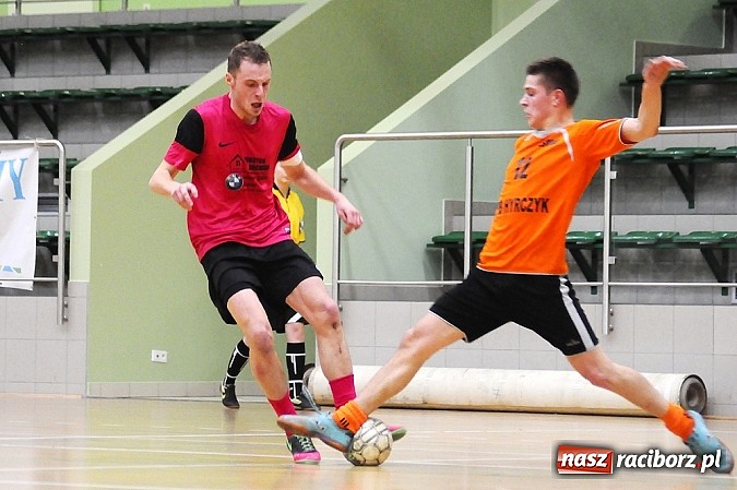 Zdjęcie w galerii na portalu naszraciborz.pl: Niespodzianka w HLPN. Hyrbud popsuł plany Pokryciom wiadomości z regionu