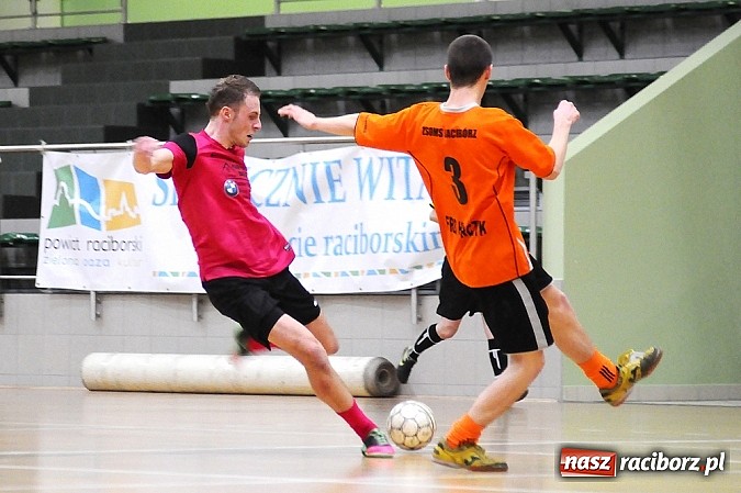 Zdjęcie w galerii na portalu naszraciborz.pl: Niespodzianka w HLPN. Hyrbud popsuł plany Pokryciom wiadomości z regionu