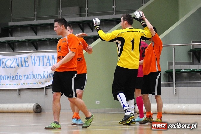 Zdjęcie w galerii na portalu naszraciborz.pl: Niespodzianka w HLPN. Hyrbud popsuł plany Pokryciom wiadomości z regionu