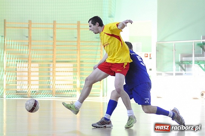 Zdjęcie w galerii na portalu naszraciborz.pl: Puchar prezesa w rękach Budanu wiadomości z regionu