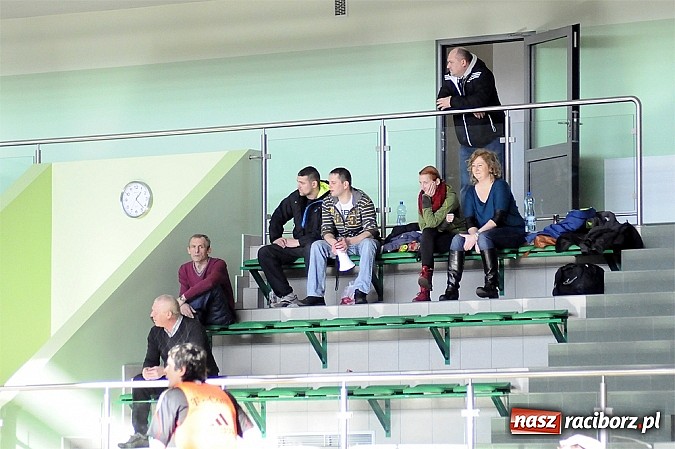 Zdjęcie w galerii na portalu naszraciborz.pl: Puchar prezesa w rękach Budanu wiadomości z regionu