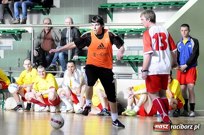 Zdjęcie w galerii na portalu naszraciborz.pl: Puchar prezesa w rękach Budanu wiadomości z regionu