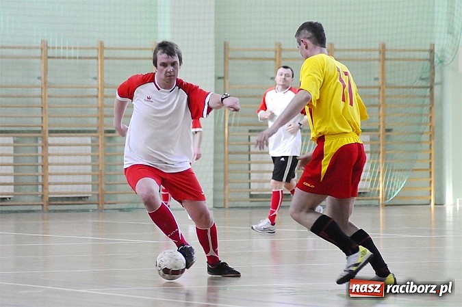 Zdjęcie w galerii na portalu naszraciborz.pl: Puchar prezesa w rękach Budanu wiadomości z regionu