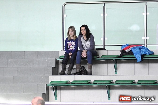 Zdjęcie w galerii na portalu naszraciborz.pl: Puchar prezesa w rękach Budanu wiadomości z regionu