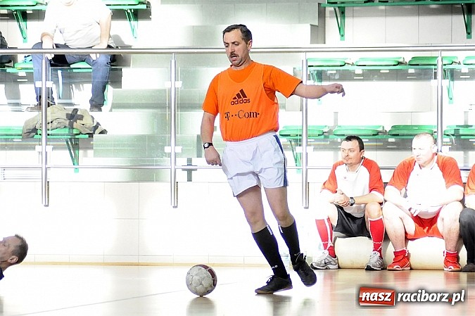 Zdjęcie w galerii na portalu naszraciborz.pl: Puchar prezesa w rękach Budanu wiadomości z regionu