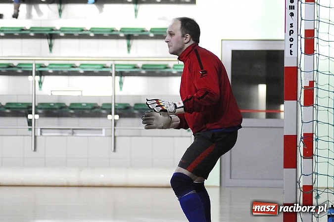 Zdjęcie w galerii na portalu naszraciborz.pl: Puchar prezesa w rękach Budanu wiadomości z regionu