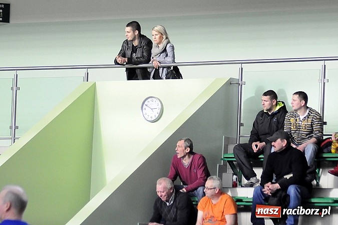 Zdjęcie w galerii na portalu naszraciborz.pl: Puchar prezesa w rękach Budanu wiadomości z regionu