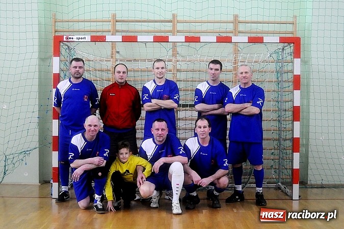 Zdjęcie w galerii na portalu naszraciborz.pl: Puchar prezesa w rękach Budanu wiadomości z regionu