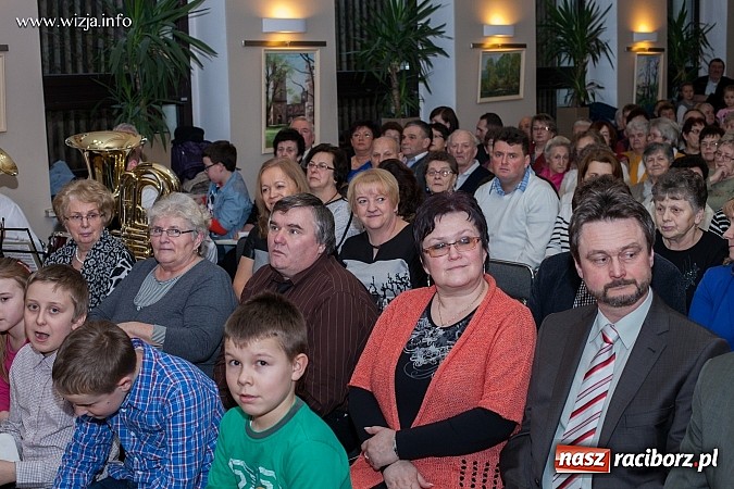 Zdjęcie w galerii na portalu naszraciborz.pl: Kabaret z Bolesławia rozbawił w Tworkowie publiczność do łez wiadomości z regionu