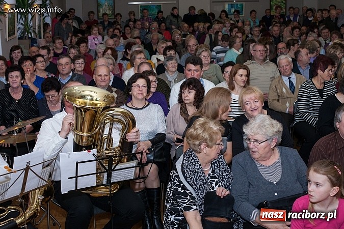 Zdjęcie w galerii na portalu naszraciborz.pl: Kabaret z Bolesławia rozbawił w Tworkowie publiczność do łez wiadomości z regionu