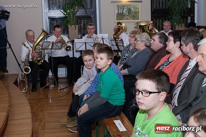 Zdjęcie w galerii na portalu naszraciborz.pl: Kabaret z Bolesławia rozbawił w Tworkowie publiczność do łez wiadomości z regionu