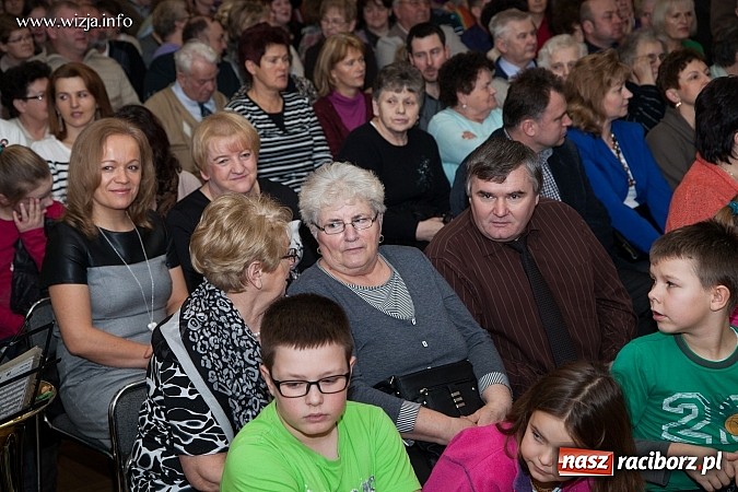 Zdjęcie w galerii na portalu naszraciborz.pl: Kabaret z Bolesławia rozbawił w Tworkowie publiczność do łez wiadomości z regionu