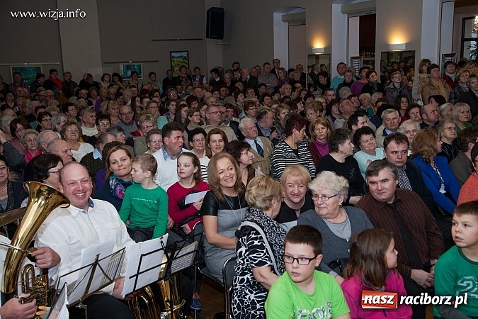 Zdjęcie w galerii na portalu naszraciborz.pl: Kabaret z Bolesławia rozbawił w Tworkowie publiczność do łez wiadomości z regionu