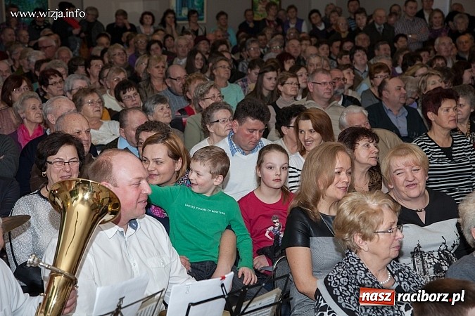 Zdjęcie w galerii na portalu naszraciborz.pl: Kabaret z Bolesławia rozbawił w Tworkowie publiczność do łez wiadomości z regionu