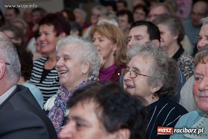 Zdjęcie w galerii na portalu naszraciborz.pl: Kabaret z Bolesławia rozbawił w Tworkowie publiczność do łez wiadomości z regionu