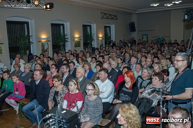 Zdjęcie w galerii na portalu naszraciborz.pl: Kabaret z Bolesławia rozbawił w Tworkowie publiczność do łez wiadomości z regionu