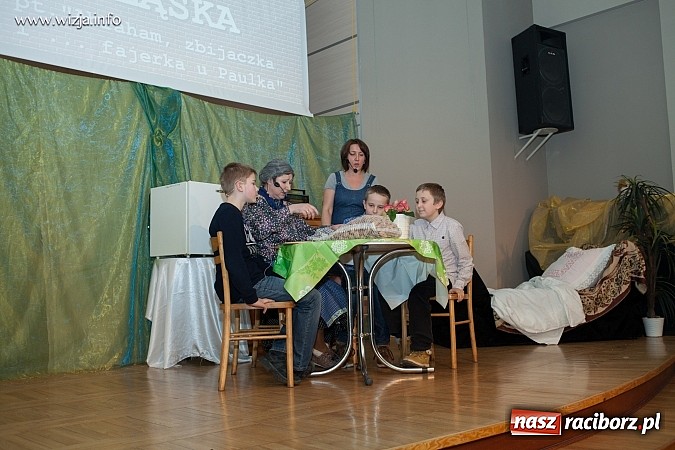 Zdjęcie w galerii na portalu naszraciborz.pl: Kabaret z Bolesławia rozbawił w Tworkowie publiczność do łez wiadomości z regionu