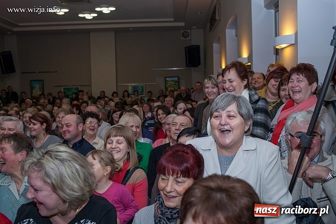 Zdjęcie w galerii na portalu naszraciborz.pl: Kabaret z Bolesławia rozbawił w Tworkowie publiczność do łez wiadomości z regionu