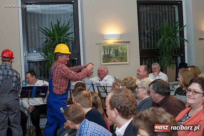 Zdjęcie w galerii na portalu naszraciborz.pl: Kabaret z Bolesławia rozbawił w Tworkowie publiczność do łez wiadomości z regionu