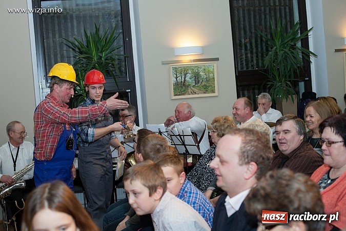 Zdjęcie w galerii na portalu naszraciborz.pl: Kabaret z Bolesławia rozbawił w Tworkowie publiczność do łez wiadomości z regionu