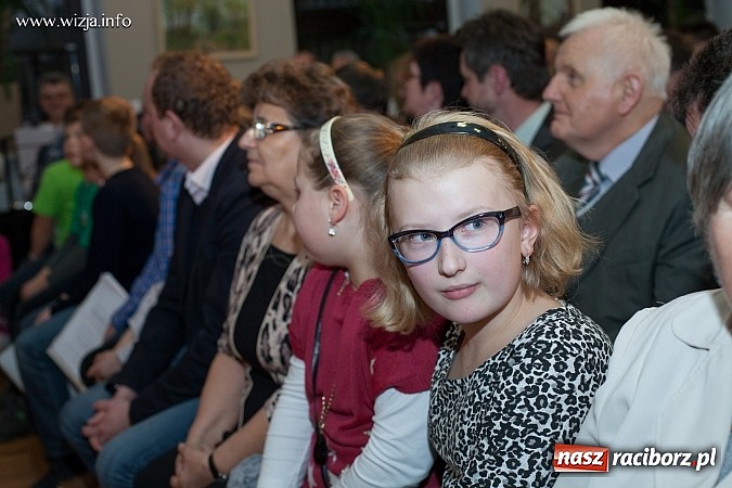 Zdjęcie w galerii na portalu naszraciborz.pl: Kabaret z Bolesławia rozbawił w Tworkowie publiczność do łez wiadomości z regionu