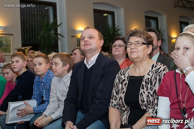 Zdjęcie w galerii na portalu naszraciborz.pl: Kabaret z Bolesławia rozbawił w Tworkowie publiczność do łez wiadomości z regionu