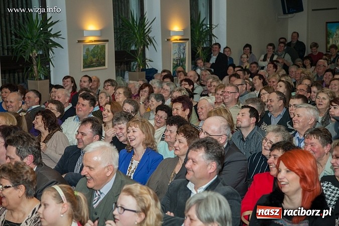 Zdjęcie w galerii na portalu naszraciborz.pl: Kabaret z Bolesławia rozbawił w Tworkowie publiczność do łez wiadomości z regionu