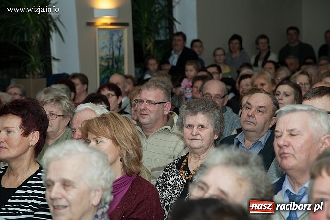 Zdjęcie w galerii na portalu naszraciborz.pl: Kabaret z Bolesławia rozbawił w Tworkowie publiczność do łez wiadomości z regionu