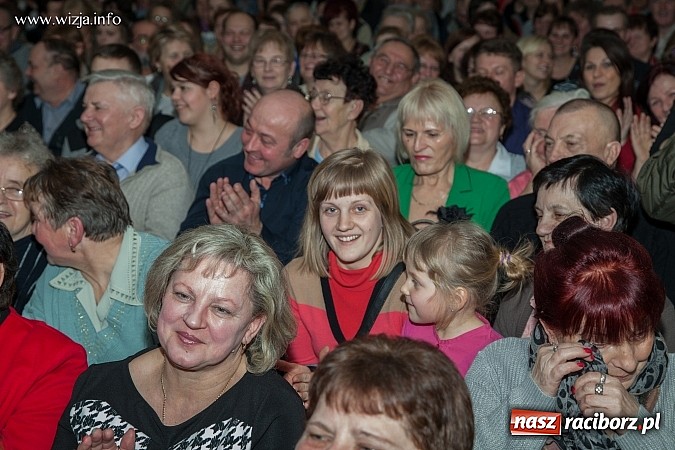 Zdjęcie w galerii na portalu naszraciborz.pl: Kabaret z Bolesławia rozbawił w Tworkowie publiczność do łez wiadomości z regionu