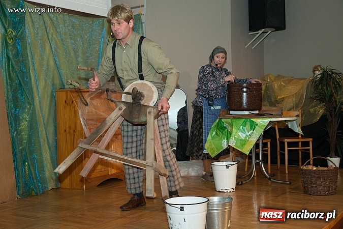 Zdjęcie w galerii na portalu naszraciborz.pl: Kabaret z Bolesławia rozbawił w Tworkowie publiczność do łez wiadomości z regionu