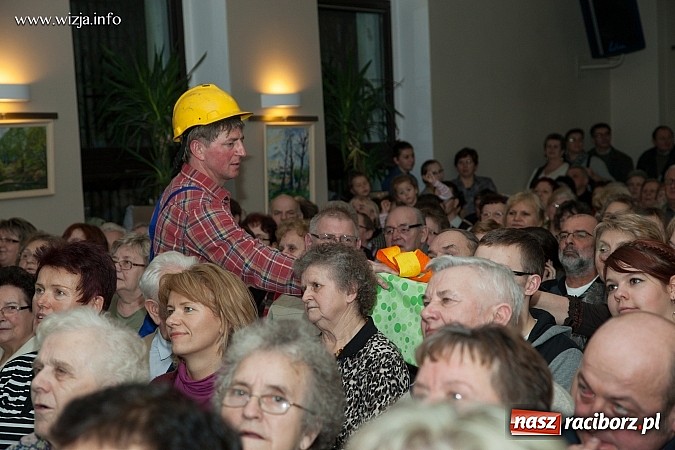 Zdjęcie w galerii na portalu naszraciborz.pl: Kabaret z Bolesławia rozbawił w Tworkowie publiczność do łez wiadomości z regionu