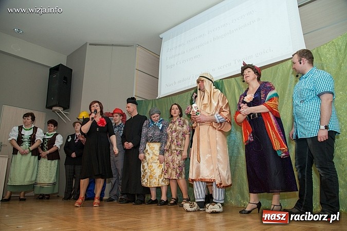 Zdjęcie w galerii na portalu naszraciborz.pl: Kabaret z Bolesławia rozbawił w Tworkowie publiczność do łez wiadomości z regionu