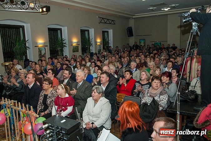 Zdjęcie w galerii na portalu naszraciborz.pl: Kabaret z Bolesławia rozbawił w Tworkowie publiczność do łez wiadomości z regionu