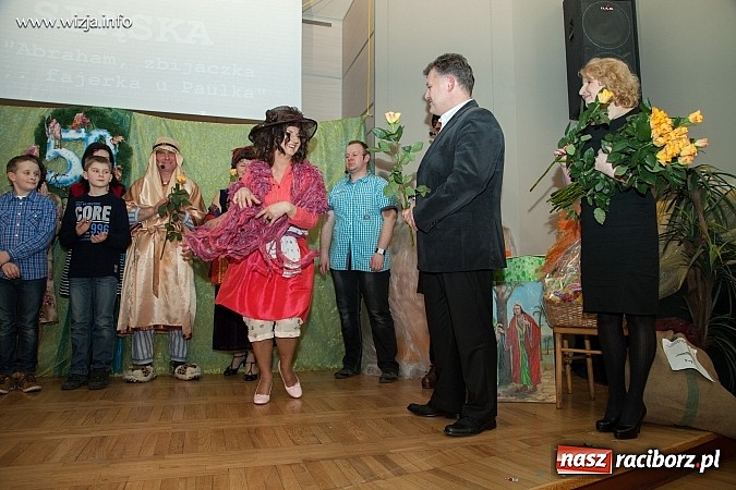 Zdjęcie w galerii na portalu naszraciborz.pl: Kabaret z Bolesławia rozbawił w Tworkowie publiczność do łez wiadomości z regionu