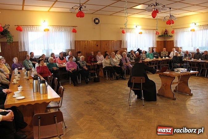 Zdjęcie w galerii na portalu naszraciborz.pl: Z Wojnowic do Ziemi Świętej. Wiecz&oacute;r wspomnień wiadomości z regionu